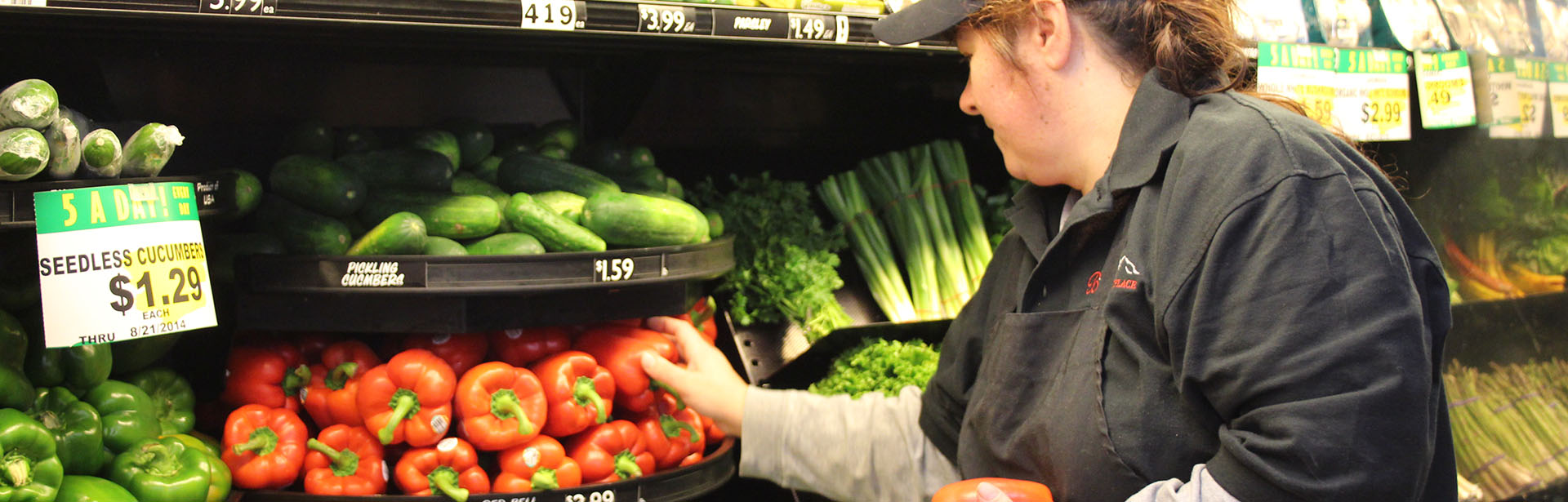 women working at a grocerey store